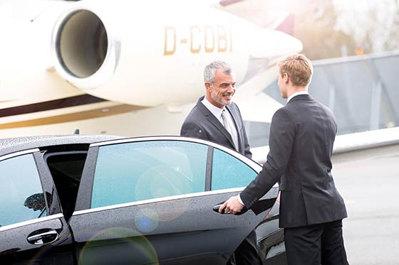 Flughafentransfer, chauffeur, fahrgast, limousine, flugzeug