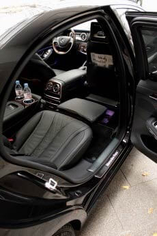 Limousine, Mercedes-Benz S 500 L 4MATIC, liegestellung, rücksitz, 
