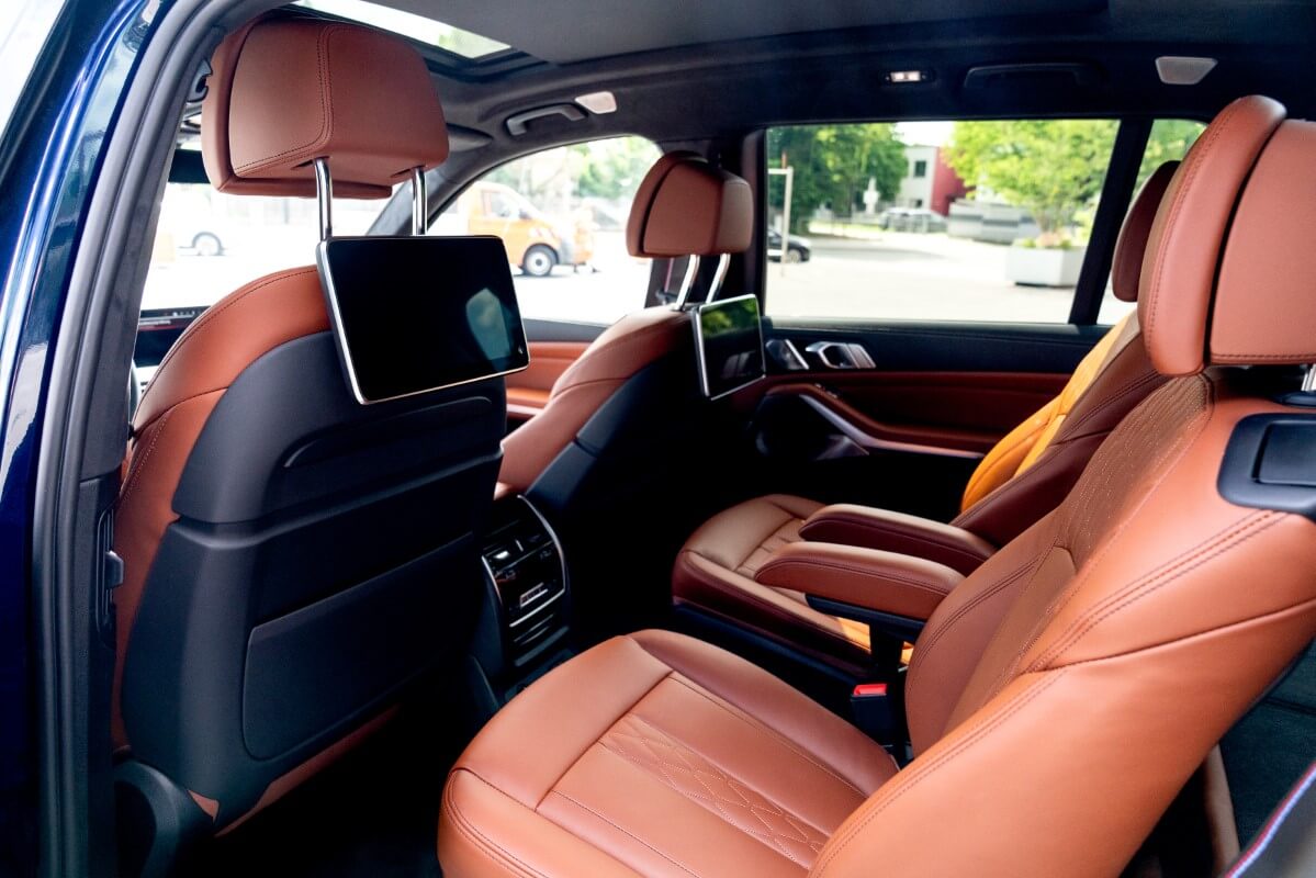 Innenraum hinten SUV BMW X7 M60i xDrive.