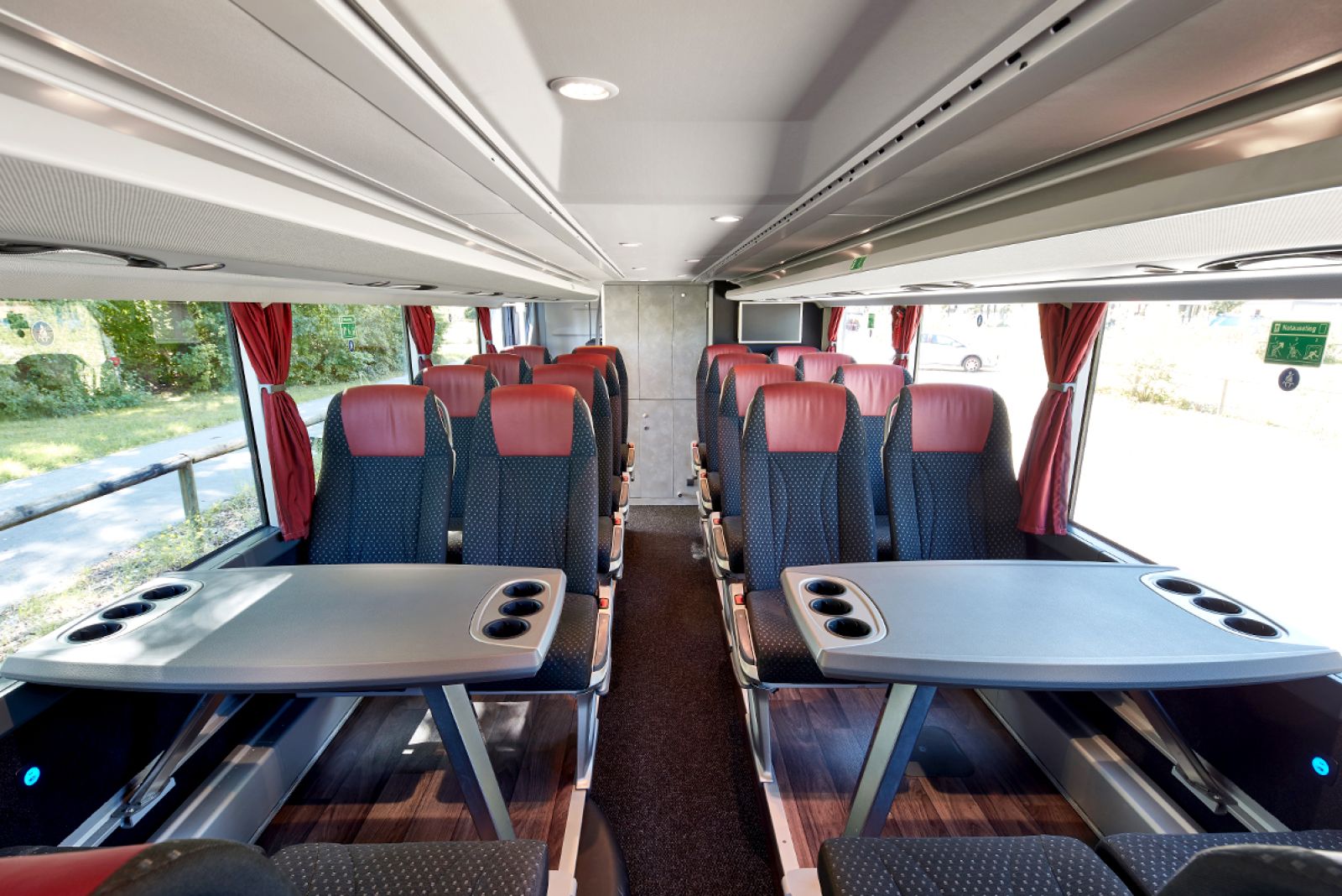 Bus 82-Sitzer Innenansicht.